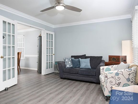 5th image of 4115 Armitage Dr