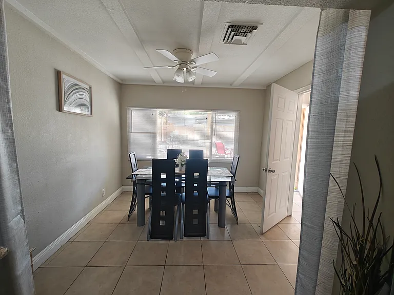 1122 Westwood Dr #1 — Photo 6