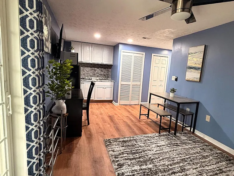 311 Kings Crest Dr — Photo 3