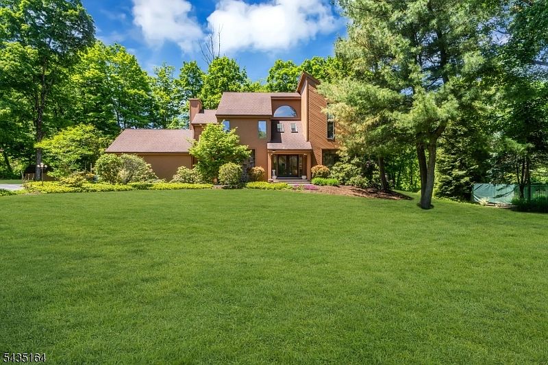 1st image of 20 Heather Ln