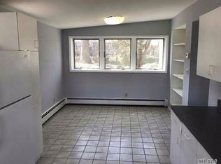 4 New York Ave, Sound Beach, NY 11789