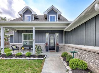 206 E Hinton Rd, Weimar, TX 78962