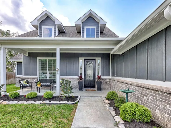 206 E Hinton Rd, Weimar, TX 78962