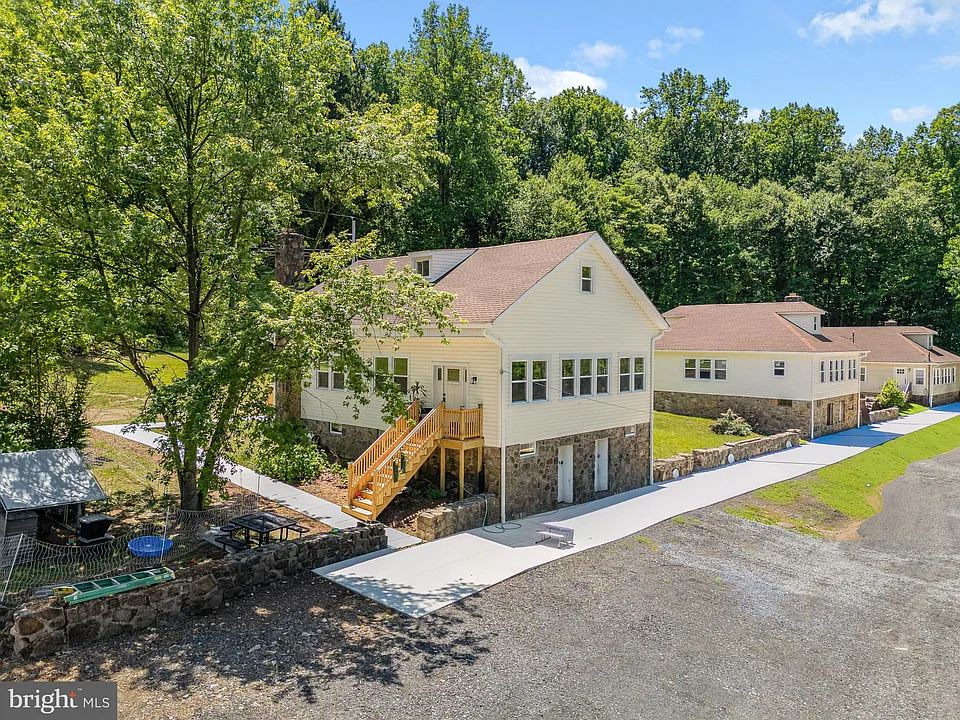 71 Dreamland Park Dr