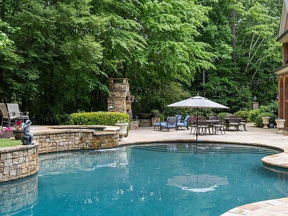 5th image of 8196 Hewlett Rd