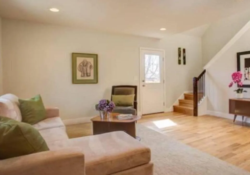403 Galapago St