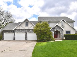 19625 Nottingham Dr, Bloomington, IL 61705