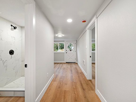 5th image of 920 W 20th Ave