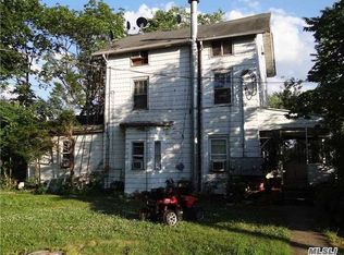 176 Jefferson Ave, Roslyn Heights, NY 11577