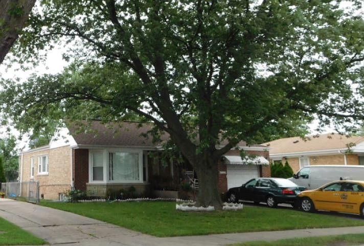 2nd image of 4318 Dempster St