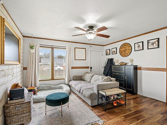 4th image of 304 NE Davaly Ave