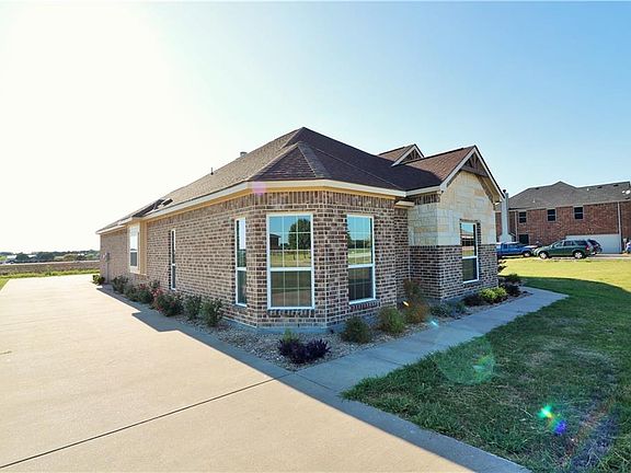 5th image of 941 Meghann Ln