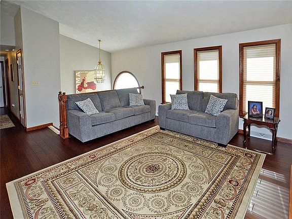 3rd image of 29 Heritage Ct