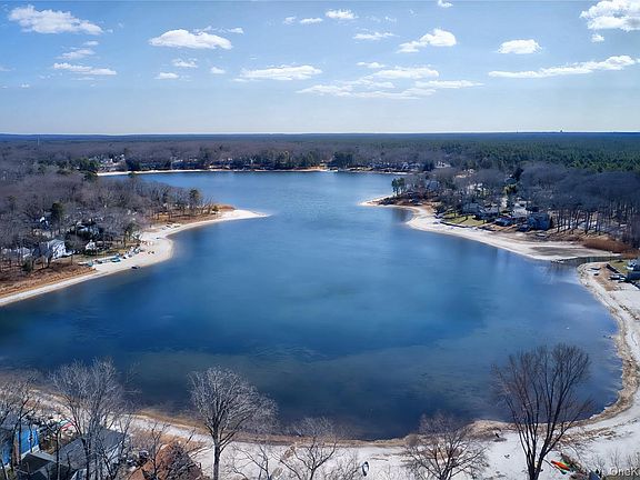 2nd image of 215 Lakeside Trail