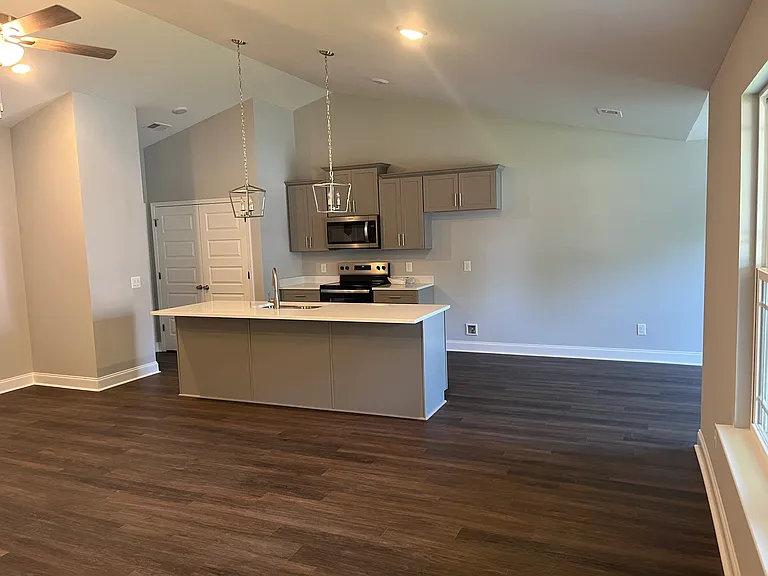 2114 Melanie Dr — Photo 3