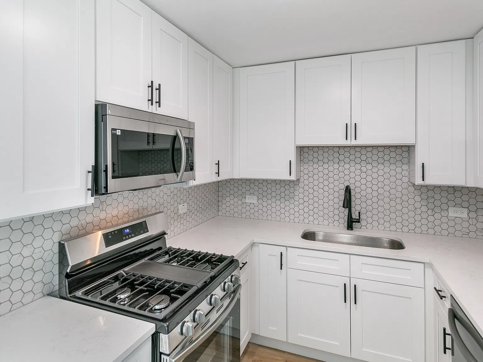 3 bed, 1600 sqft, $2,600 — Photo 2