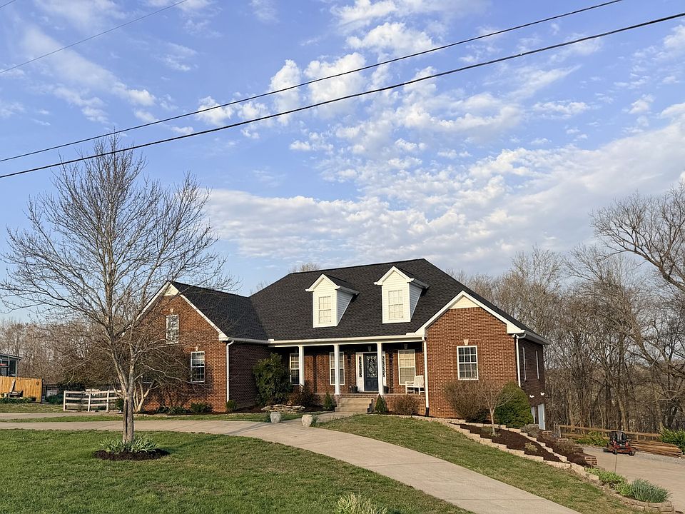 2nd image of 2060 Hickory Dr