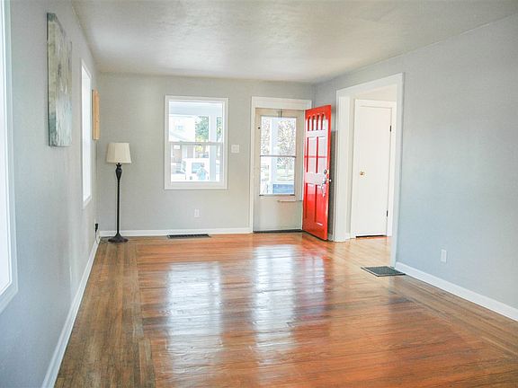 4th image of 1009 E Ewing Ave
