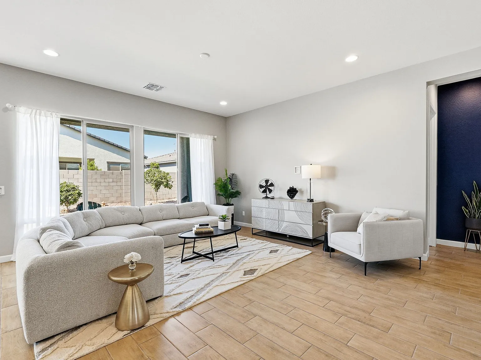 11256 E Utopia Ave — Photo 3