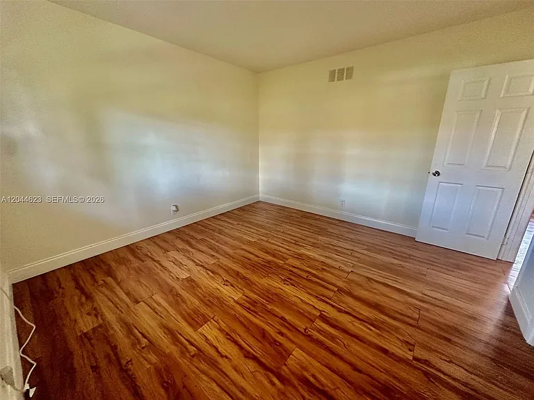5420 NE 22nd Ter #6 — Photo 3