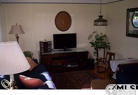 LIVING ROOM 2.jpg