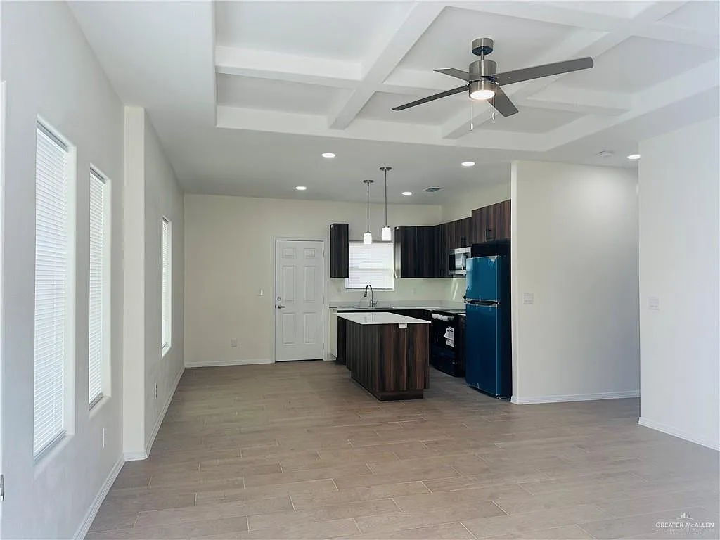 3 bed, 2.0 bath, 1025 sqft, $1,250 — Photo 2