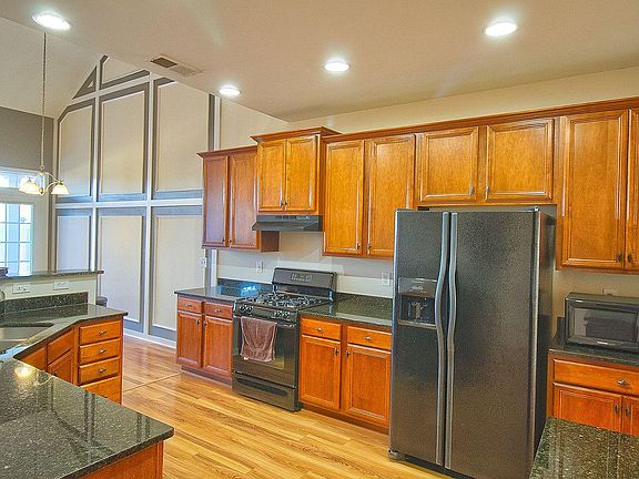 4th image of 27A Everleigh Ct #27