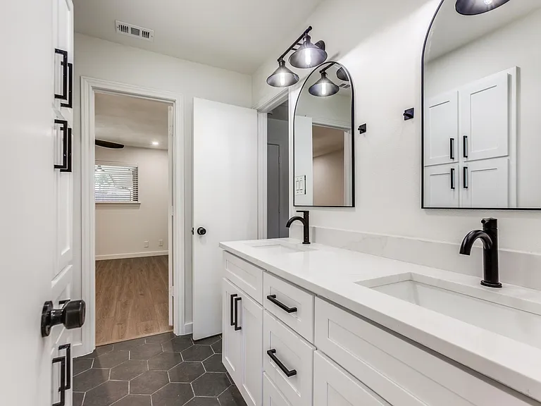 2822 Clear Springs Dr — Photo 17