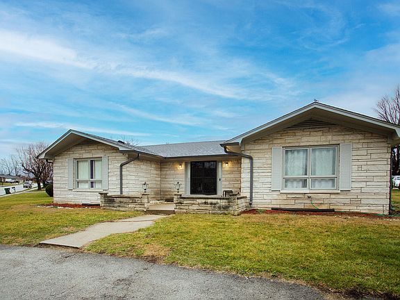 5th image of 1079 Oakwood Dr