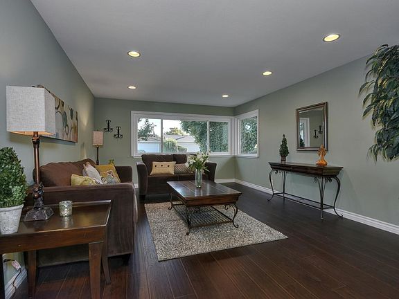 3rd image of 5129 Forest Glen Dr