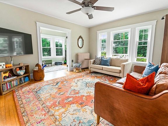 4th image of 322 Lagrange St #1