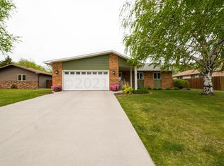 17 Birch Ln S, Fargo, ND 58103