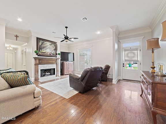 2nd image of 117 Nicole Dr