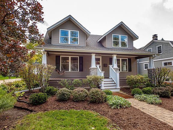 3rd image of 612 E Liberty Dr