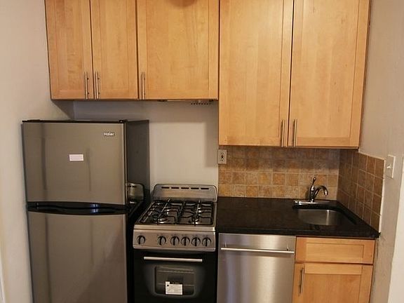 2nd image of 231 E 81st St APT 3B