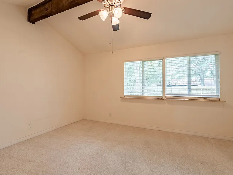 1001 Echo Ln — Photo 14