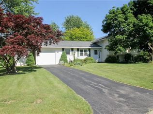 57 Navajo Cir, Henrietta, NY 14467