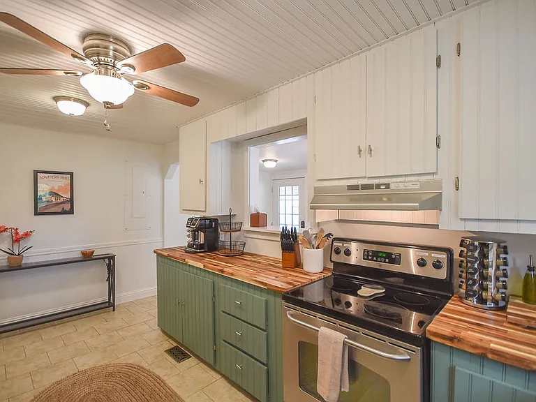 1490 N Ridge St — Photo 35