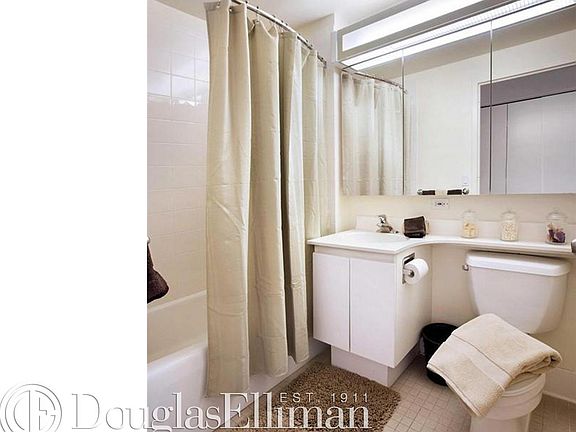 2nd image of 505 W 37th St APT 1208
