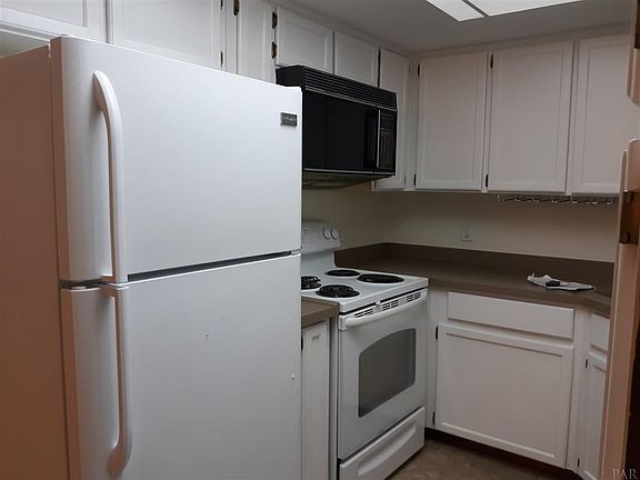 3rd image of 3500 Parkwood Ln