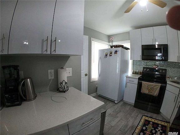 2nd image of 8 Ryder Ave