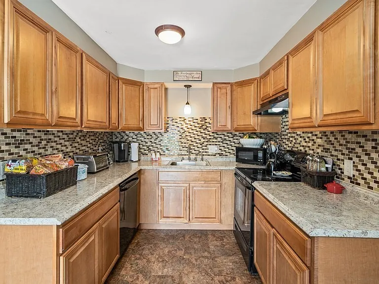 71 Silver Lake Ave #71 — Photo 17