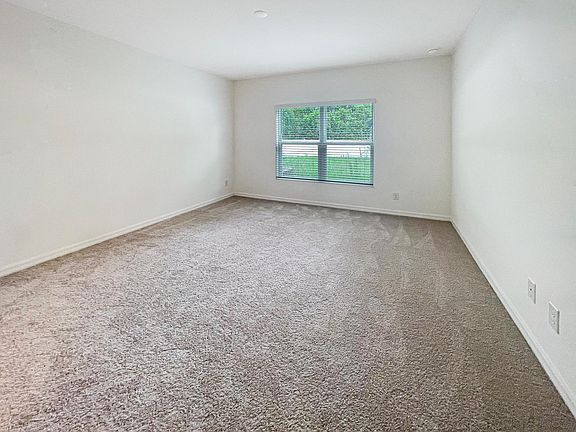 4th image of 980 Avenal Ln