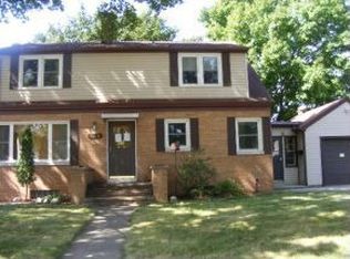 2313 N Owaissa St, Appleton, WI 54911