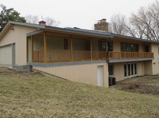 2205 Crest Ln SW, Rochester, MN 55902