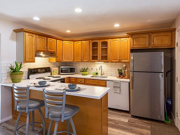 4th image of 207 Samoset St APT At1