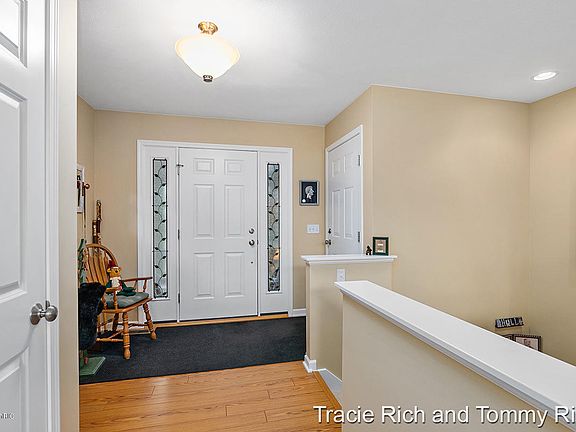 5th image of 592 N Creek Ct NE
