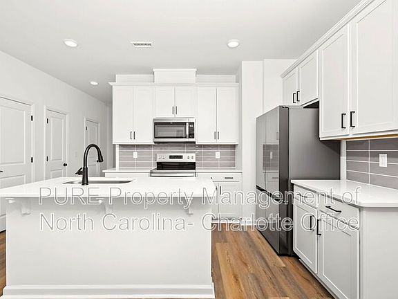 4th image of 2420 Whitewing Ln