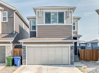 118 NW Belmont Cres SW, Calgary, AB T2X 4N7