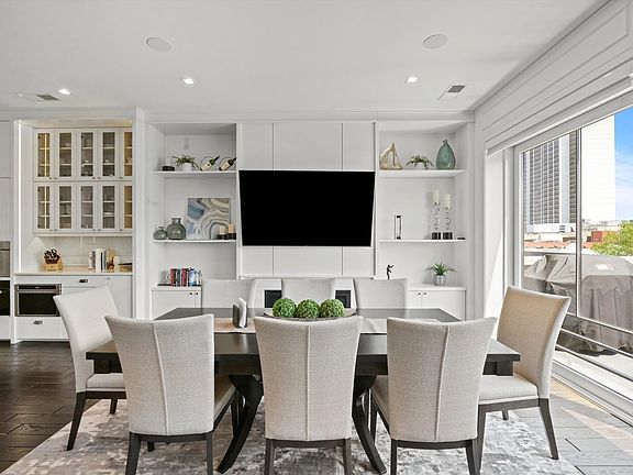 5th image of 1540 N North Park Ave #Penthouse